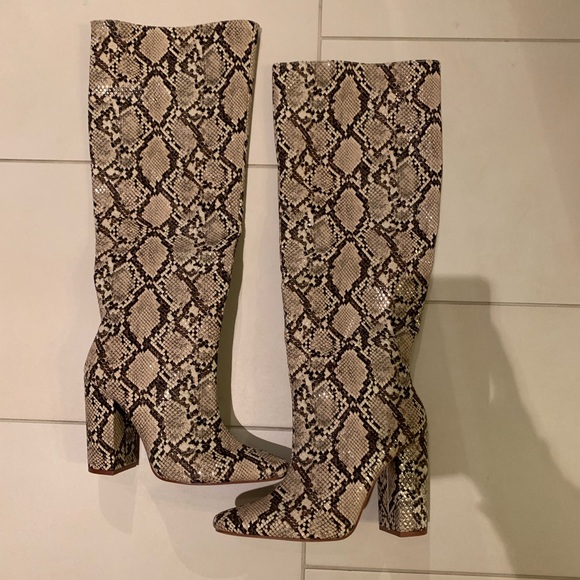 knee high snakeskin boots zara